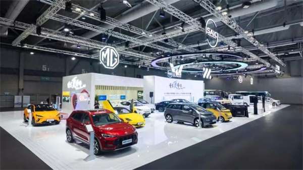 上汽用半年时间，展现出中国汽车“头雁”的变革伟力