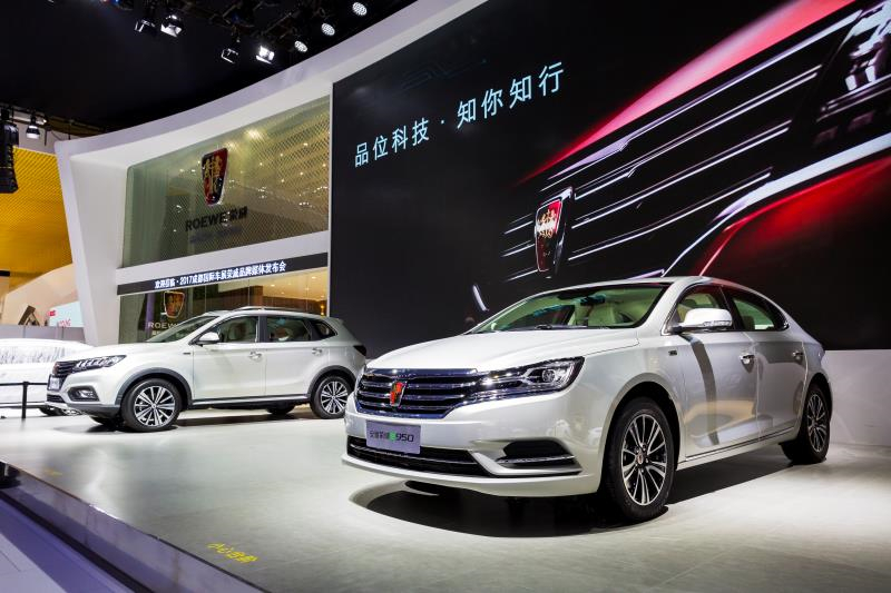 全新荣威950、荣威e950定义“高级轿车” 成都车展亮相售价16.88万起 互联网汽车上市一周年 系统升级带来颠覆式进化