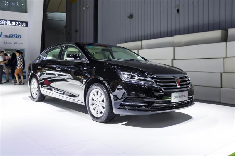 全新荣威950、荣威e950定义“高级轿车” 成都车展亮相售价16.88万起 互联网汽车上市一周年 系统升级带来颠覆式进化